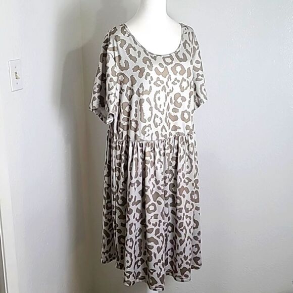 Shein Silver & Gray Animal Print Smock Dress, Size 4X - Picture 2 of 9